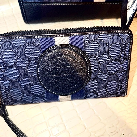 Elegant Coach Navy Blue Dempsey Signature Satchel and Wallet Set - Picture 8 of 9
